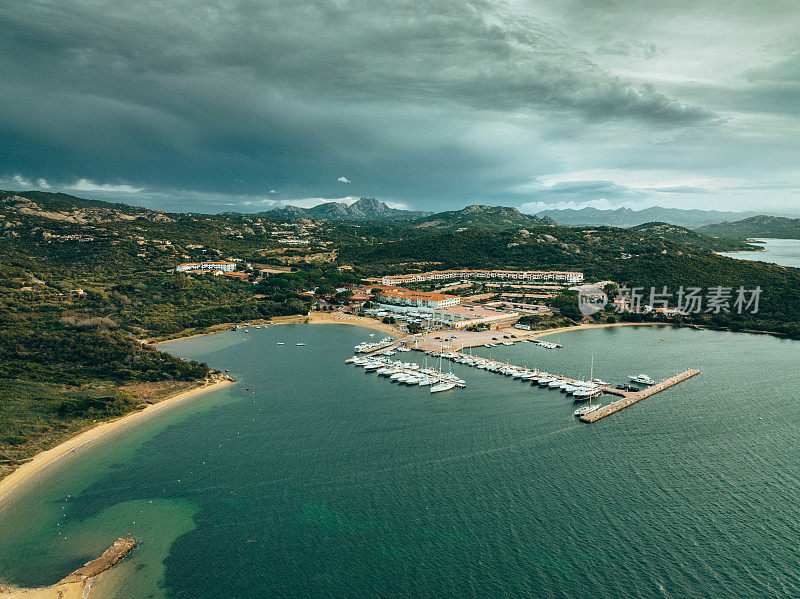 撒丁岛的Costa Smeralda鸟瞰图